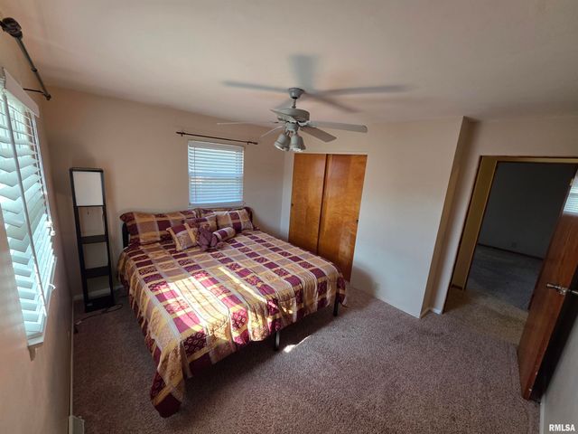 24 Wenzel Lane, Springfield, IL 62702