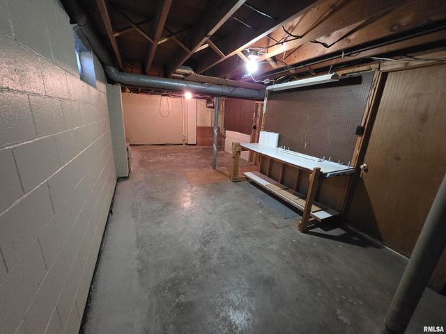 24 Wenzel Lane, Springfield, IL 62702