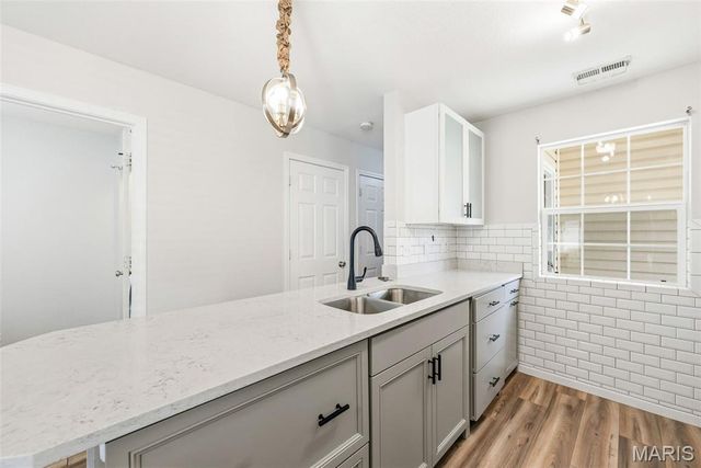811 Woodside Creek Dr Drive, Festus, MO 63028