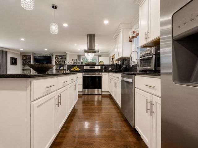 411 Pleasant St, Framingham, MA 01701