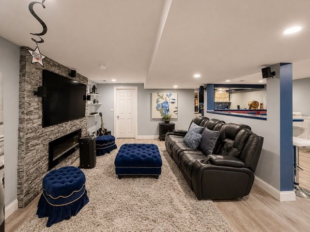411 Pleasant St, Framingham, MA 01701