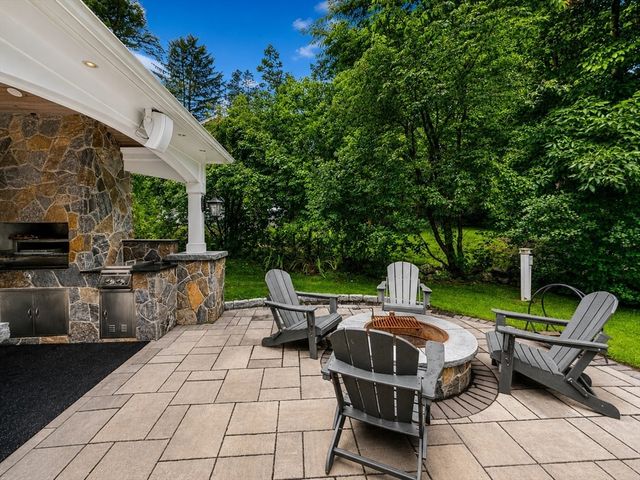 411 Pleasant St, Framingham, MA 01701