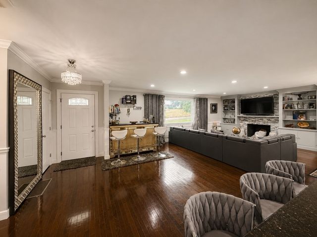 411 Pleasant St, Framingham, MA 01701