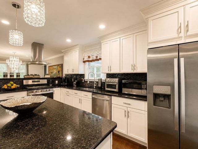 411 Pleasant St, Framingham, MA 01701