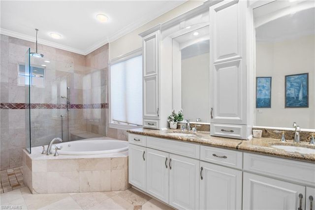 368 Hawser LN, Naples, FL 34102