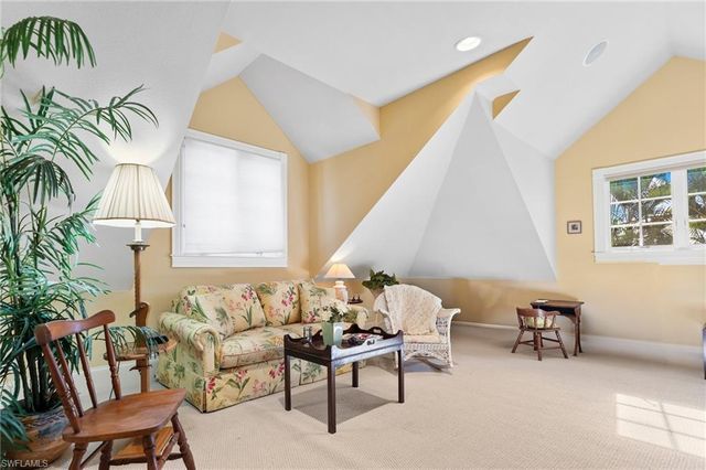 368 Hawser LN, Naples, FL 34102