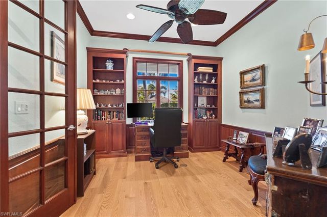 368 Hawser LN, Naples, FL 34102