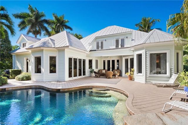 368 Hawser LN, Naples, FL 34102