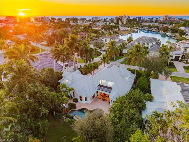 368 Hawser LN, Naples, FL 34102