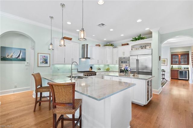 368 Hawser LN, Naples, FL 34102