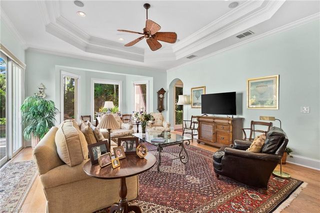 368 Hawser LN, Naples, FL 34102