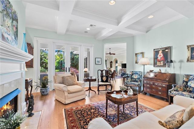 368 Hawser LN, Naples, FL 34102