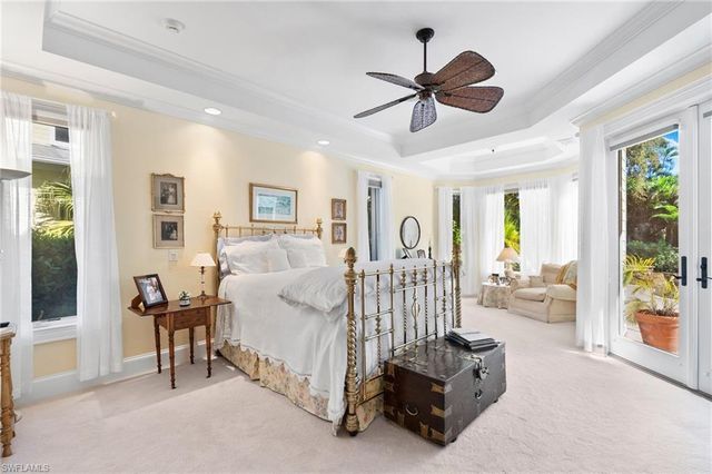 368 Hawser LN, Naples, FL 34102