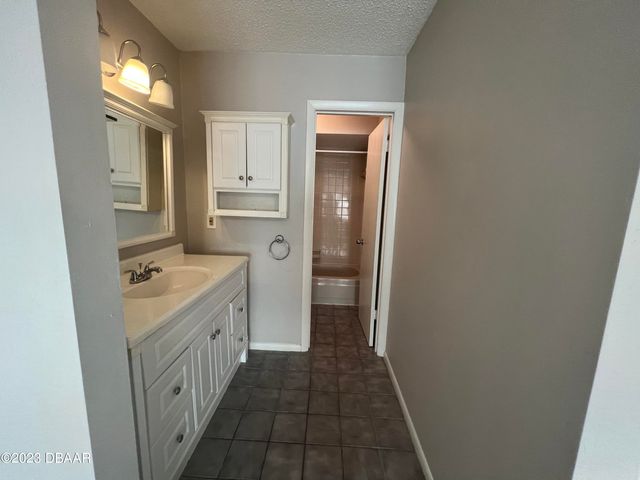 16 Oakwood Park, Ormond Beach, FL 32174