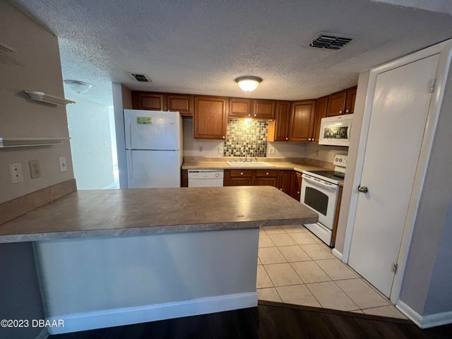 16 Oakwood Park, Ormond Beach, FL 32174