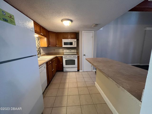 16 Oakwood Park, Ormond Beach, FL 32174