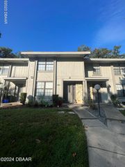16 Oakwood Park, Ormond Beach, FL 32174
