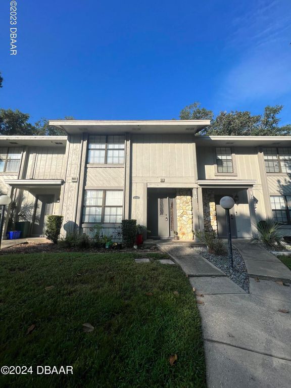 16 Oakwood Park, Ormond Beach, FL 32174