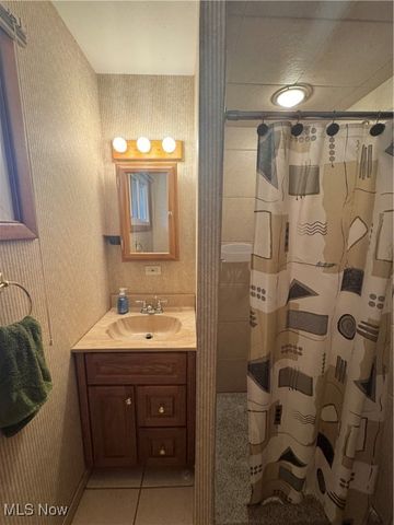 874 E Meadowlawn Boulevard, Seven Hills, OH 44131