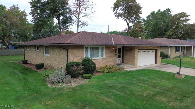 874 E Meadowlawn Boulevard, Seven Hills, OH 44131