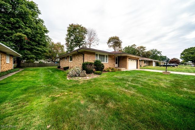 874 E Meadowlawn Boulevard, Seven Hills, OH 44131