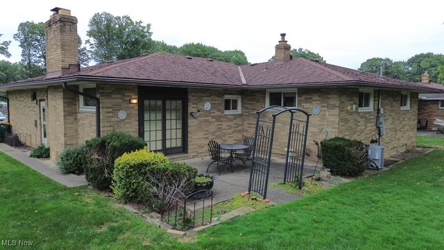 874 E Meadowlawn Boulevard, Seven Hills, OH 44131