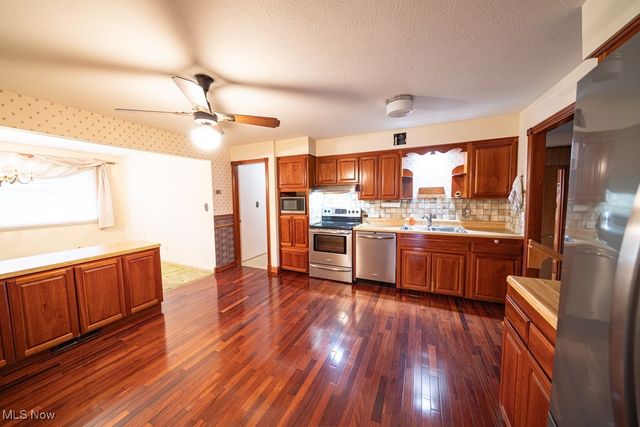 874 E Meadowlawn Boulevard, Seven Hills, OH 44131