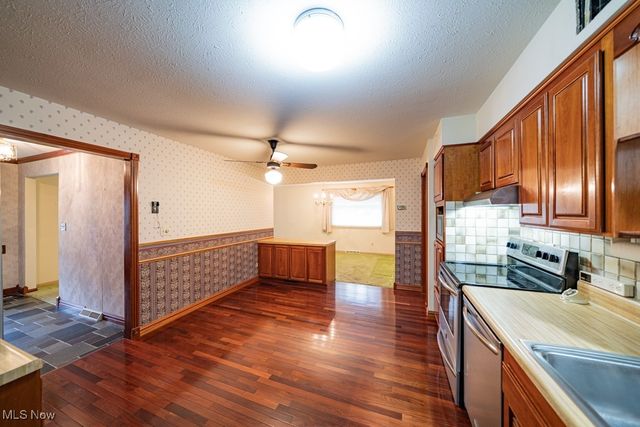 874 E Meadowlawn Boulevard, Seven Hills, OH 44131