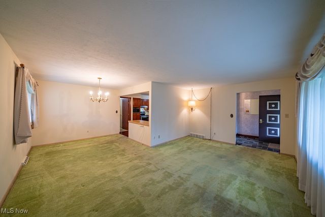 874 E Meadowlawn Boulevard, Seven Hills, OH 44131