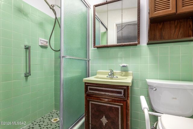 6470 E Calle Luna, Tucson, AZ 85710