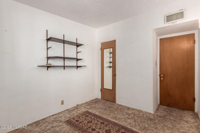 6470 E Calle Luna, Tucson, AZ 85710