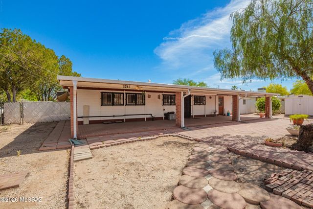 6470 E Calle Luna, Tucson, AZ 85710