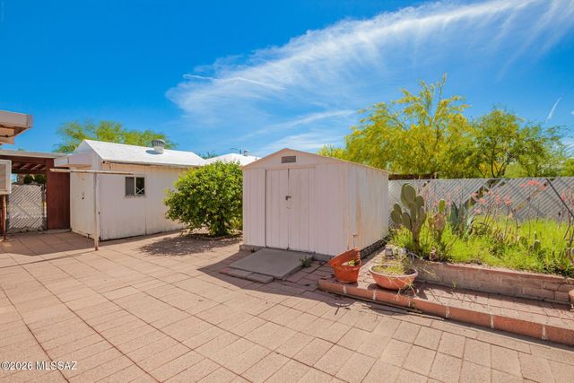 6470 E Calle Luna, Tucson, AZ 85710