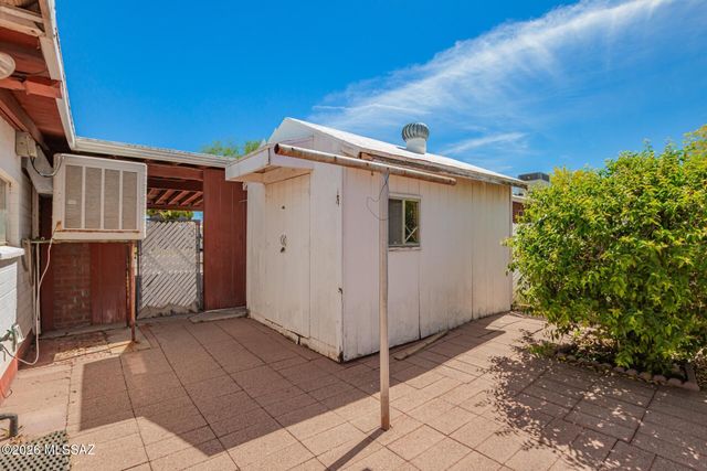 6470 E Calle Luna, Tucson, AZ 85710