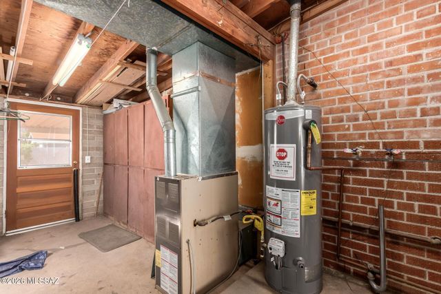 6470 E Calle Luna, Tucson, AZ 85710