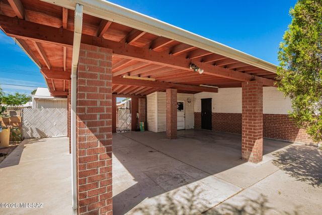 6470 E Calle Luna, Tucson, AZ 85710