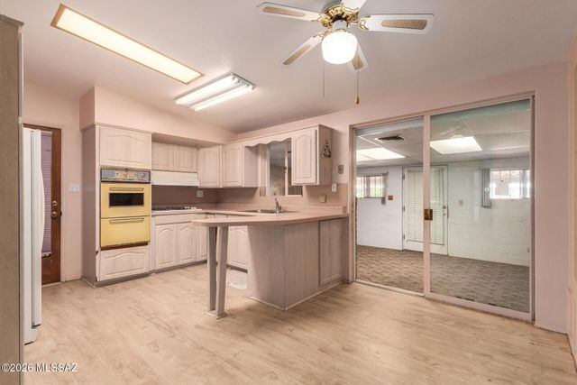 6470 E Calle Luna, Tucson, AZ 85710