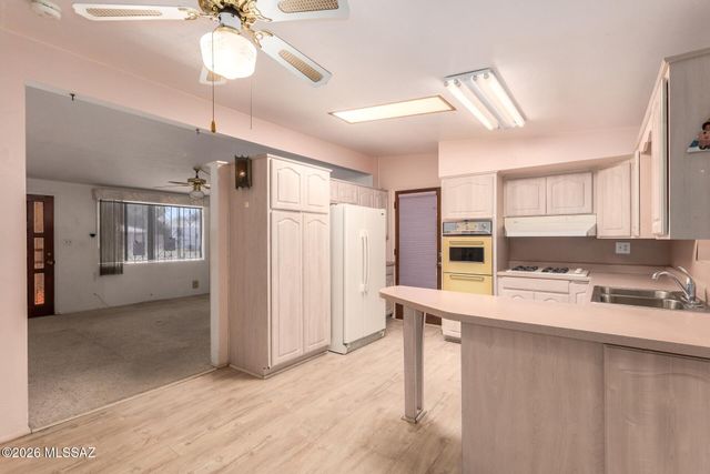 6470 E Calle Luna, Tucson, AZ 85710