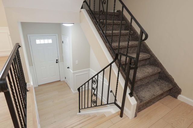 2 FEATHERBED CT, Trenton, NJ 08648