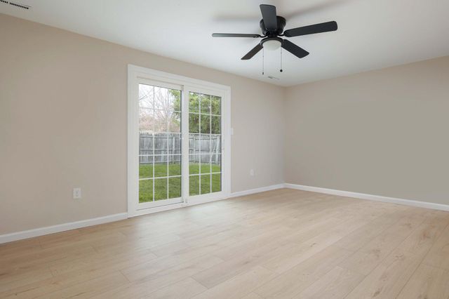 2 FEATHERBED CT, Trenton, NJ 08648