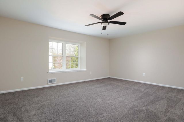 2 FEATHERBED CT, Trenton, NJ 08648