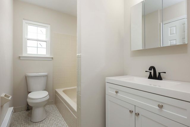 2 FEATHERBED CT, Trenton, NJ 08648