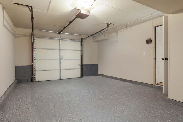 2 FEATHERBED CT, Trenton, NJ 08648