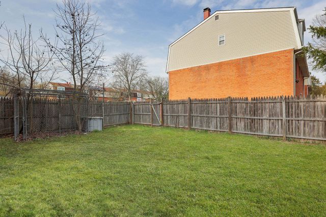 2 FEATHERBED CT, Trenton, NJ 08648