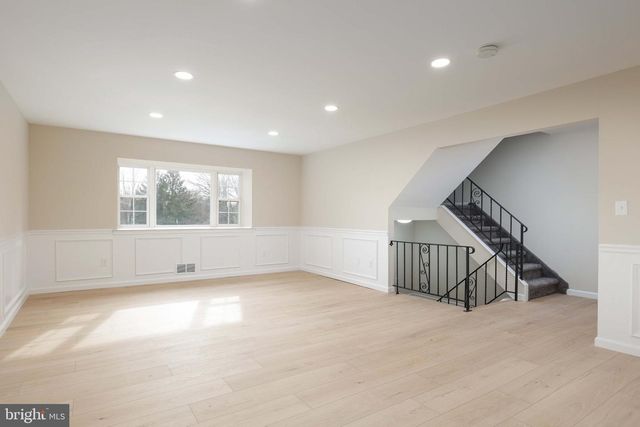 2 FEATHERBED CT, Trenton, NJ 08648