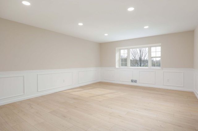 2 FEATHERBED CT, Trenton, NJ 08648