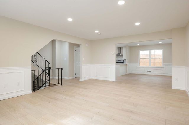 2 FEATHERBED CT, Trenton, NJ 08648