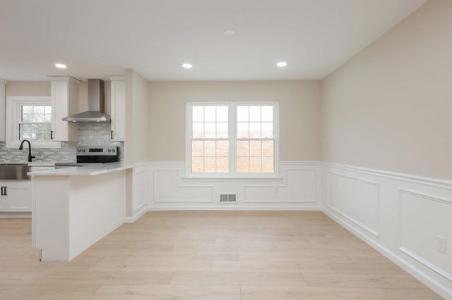 2 FEATHERBED CT, Trenton, NJ 08648