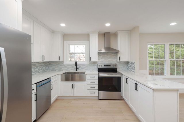 2 FEATHERBED CT, Trenton, NJ 08648