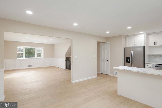 2 FEATHERBED CT, Trenton, NJ 08648